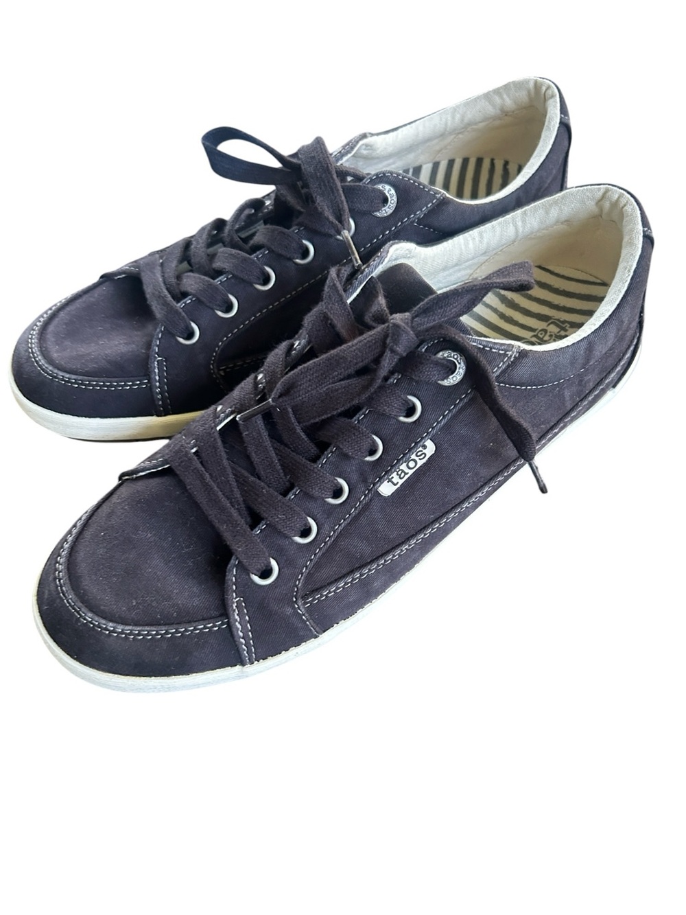 Taos Moc Star 2 distressed black low top sneakers lace up skater size 9.5 ladies